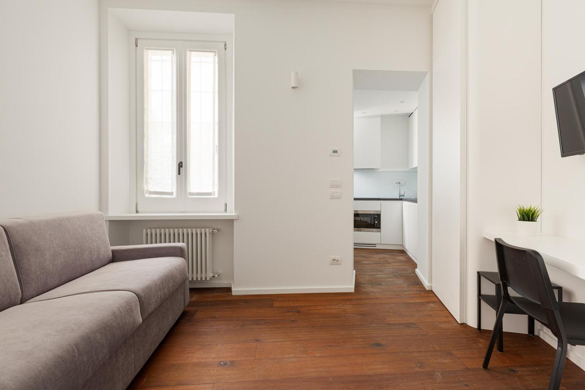 Tiny Near Station Apartment Milan